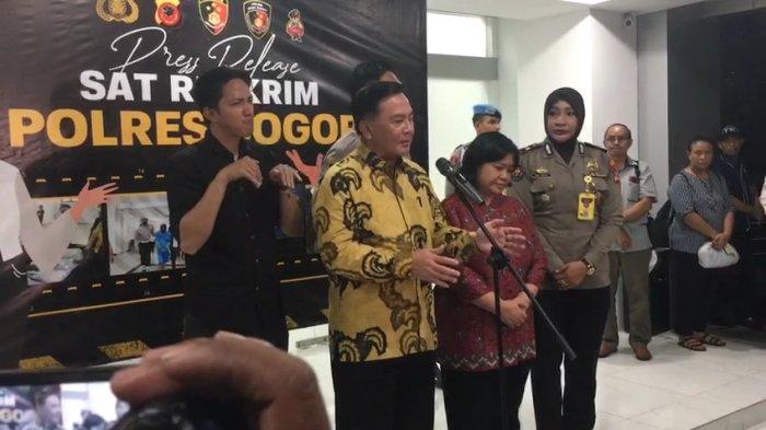 Ketua Harian Kompolnas Irjen Pol (Purn) Benny Mamoto pasca gelar perkara tertutup di Mako Polres Bogor, Selasa (1/8/2023) malam.