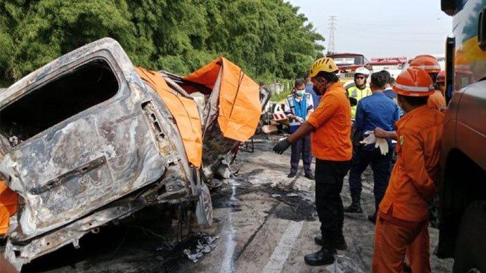 Kondisi mobil yang terlibat kecelakaan di Tok Jakarta-Cikampek Km 58, Senin (8/4/2024).