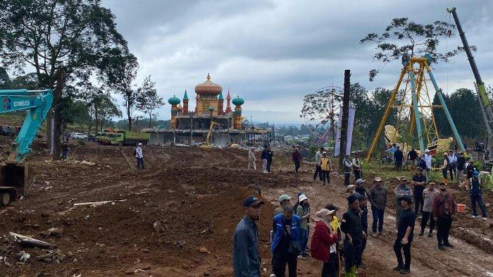 KONDISI HIBISC FANTASY PUNCAK - Kondisi terkini dari objek wisata Hibisc Fantasy di kawasan Puncak Bogor tepatnya di wilayah Kecamatan Cisarua, Kabupaten Bogor, Sabtu (25/3/2025).