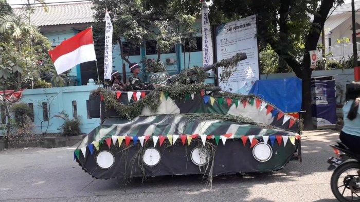 Konvoi kendaraan-kendaraan yang dihias secara unik meriahkan perayaan Hari Ulang Tahun Republik Indonesia (HUT RI) ke-78 di Kecamatan Citeureup, Kabupaten Bogor, Kamis (17/8/2023).