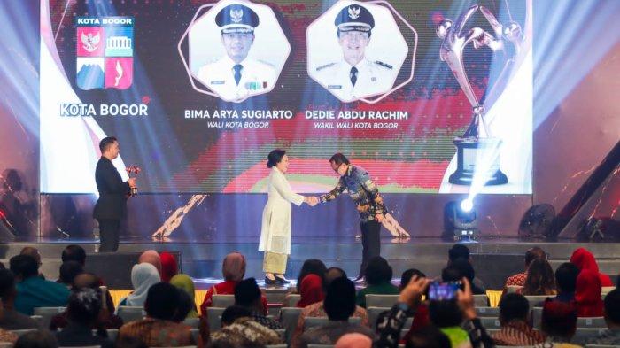 Pemerintah Kota (Pemkot) Bogor kembali meraih piagam penghargaan Kota Layak Anak (KLA) Predikat Nindya dari Kementerian Pemberdayaan Perempuan dan Perlindungan Anak (PPPA) di Malam Penganugerahan KLA 2023 di Hotel Padma Semarang, Kota Semarang, Sabtu (22/7/2023).
