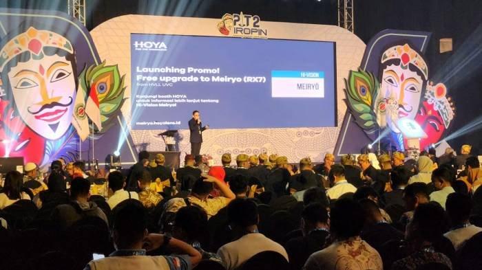 Launching lensa HOYA