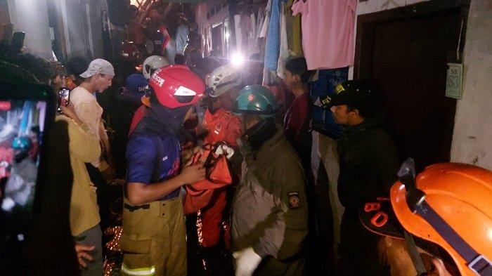 Longsor menimpa dua rumah di Kampung Lebak Kantin RT 002 RW 007, Kelurahan Sempur, Kecamatan Bogor Tengah, Kota Bogor, pada Jumat (24/3/2024) imbas hujan deras.