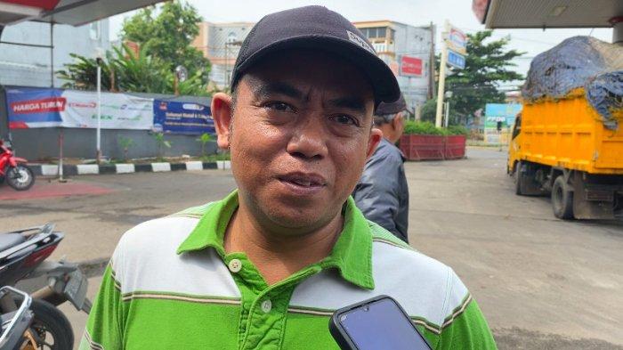 Muhammad Yusuf (45), penjual gorengan di Jalan Mawar, Kecamatan Bogor Tengah, Kota Bogor, yang mulai menjerit pasca gas melon 3 kilogram menghilang di warung-warung