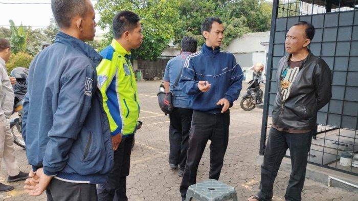 Polisi lakukan olah TKP perampokan di salah satu restoran cepat saji di Jalan Transyogi, Kecamatan Gunungputri, Kabupaten Bogor (Istimewa)