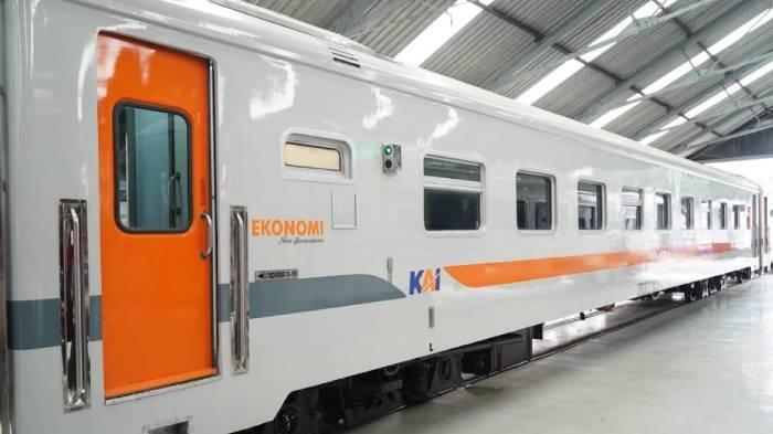 KERETA EKONOMI - PT Kereta Api Indonesia (KAI) Daop 1 Jakarta mulai mengoperasikan kereta ekonomi new generation untuk KA Pangrango jurusan Bogor-Sukabumi.