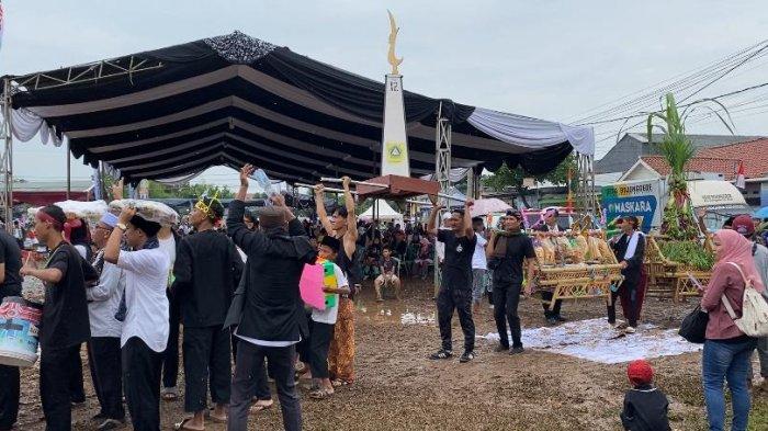 FESTIVAL BUDAYA DI BOGOR - Pawai dongdang dalam Festival Budaya Lebaran Desa Bojonggede di Lapangan Siaga, Kecamatan Bojonggede, Kabupaten Bogor, Minggu (4/5/2025)