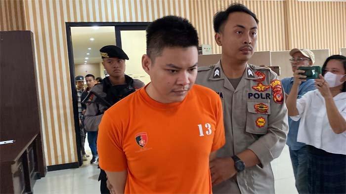 Pelaku yang membunuh Evi Latifa atau EL (59) di Kedungwaringin, Kecamatan Tanah Sareal, Kota Bogor, pada Minggu (6/4/2025) ditangkap polisi.