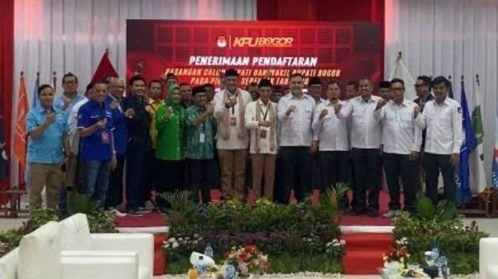 Pendaftaran calon bupati dan wakil bupati Bogor Rudy Susmanto dan Jaro Ade ke KPU Kabupaten Bogor, Kamis (29/8/2024).