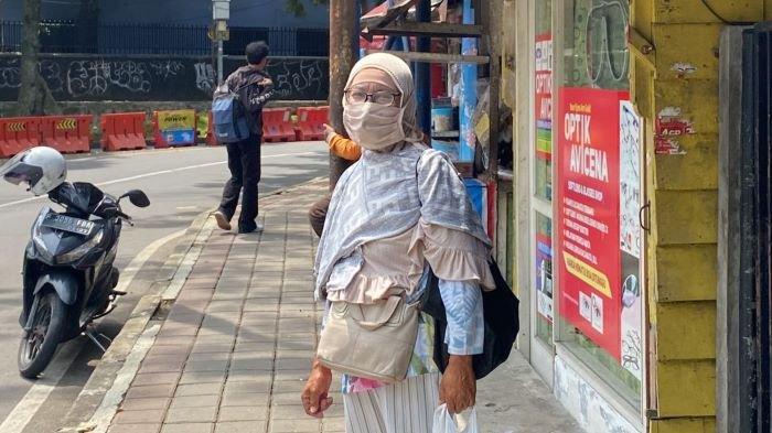 Pengemis viral ibu-ibu kini berkeliaran di Kota Bogor, Minggu (28/4/2024).