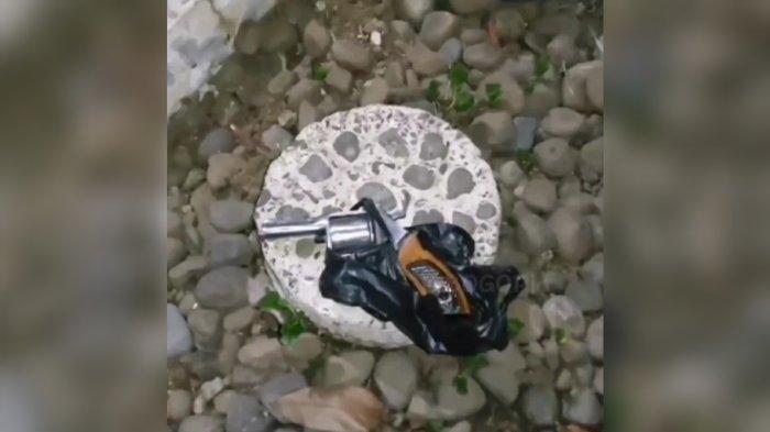 Pistol rakitan yang ditinggalkan pelaku pencurian motor di Jalan Bangka, Kelurahan Baranangsiang, Kecamatan Bogor Timur, Kota Bogor.