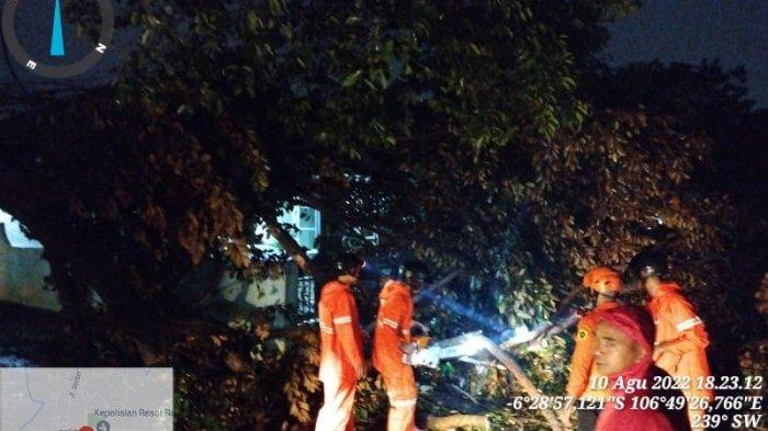 Angin Kencang Rusak 7 Bangunan di Cibinong dan Citeureup Bogor