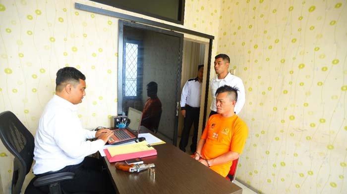 ANCAM PEGAWAI CAFE - Polisi berhasil menangkap pria berinisial STS yang melakukan aksi pemalakan kepada karyawan cafe berinisial MA. 