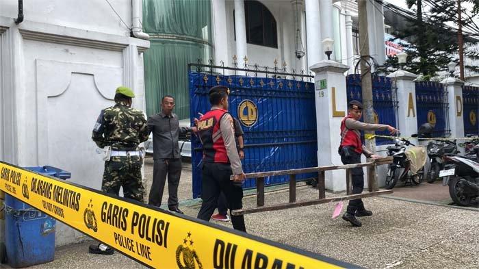 Polisi lakukan rekonstruksi kasus satpam Septian (37) yang tewas oleh tersangka Abraham di Lawang Gintung, Kecamatan Bogor Selatan, Kota Bogor, Jumat (31/1/2025).