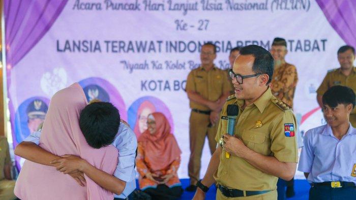 Pemerintah Kota (Pemkot) Bogor bersama Lembaga Lansia Indonesia (LLI) Kota Bogor menggelar Puncak Hari Lanjut Usia (HLUN) tingkat Kota Bogor di Inti Farm Bogor, Kelurahan Sindangbarang, Kecamatan Bogor Barat, Kota Bogor, Senin (24/7/2023).