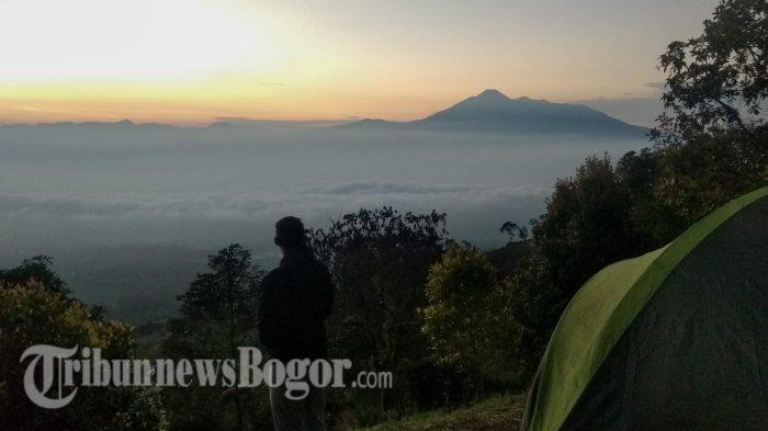 Puncak Mossa Gunung Salak yang berada di Desa Tajurhalang, Kecamatan Tajurhalang, Kabupaten Bogor menjadi salah satu wisata hidden gem yang sepi di Bogor.