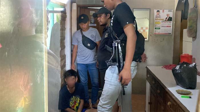 Tampang Reza Mulyana usai menewaskan istrinya di Cimanggu, Kota Bogor, Kamis (28/3/2024).