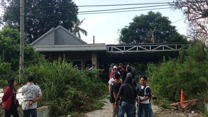 Rumah TKP pembunuhan Tuti dan Amalia dikebalikan ke keluarga, Rabu (17/8/2022) sore.
