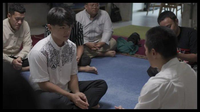 STEVEN WONGSO MUALAF - Ustaz Felix Siauw mengunggah momen Steven Wongso mengucapkan dua kalimat syahadat sembari disaksikan teman-teman dekatnya di akun Instagram, @felix.siauw, Minggu (23/3/2025).