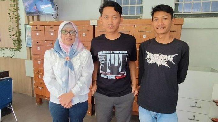Saka Tatal, Jaka Putra, dan Titin Prialianti mengunjungi enam terpidana di lapas Kesambi, Kota Cirebon, Rabu (28/8/2024) siang.