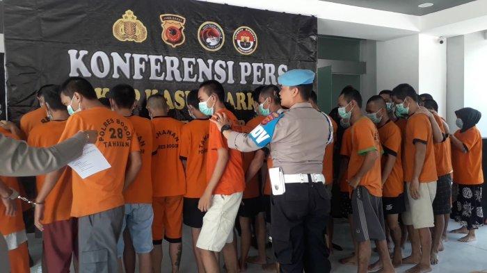 Satnarkoba Polres Bogor bekuk puluhan pelaku penyalahgunaan narkoba dalam operasi sekitar satu bulan terakhir.