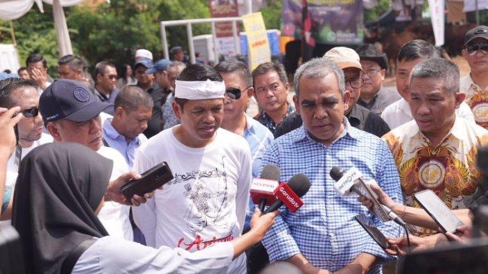 Sekjen DPP Gerindra, Ahmad Muzani (kanan) didampingi Dedi Mulyadi