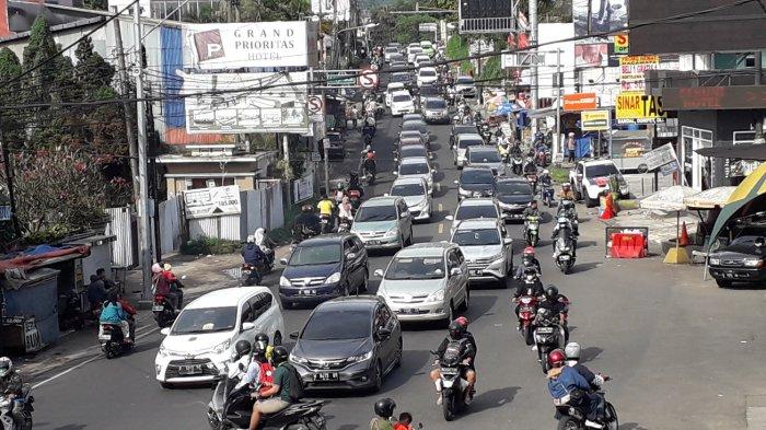 One Way Lokal, Jalan Kawasan Puncak Bogor lancar meski diserbu 32 ribu kendaraan