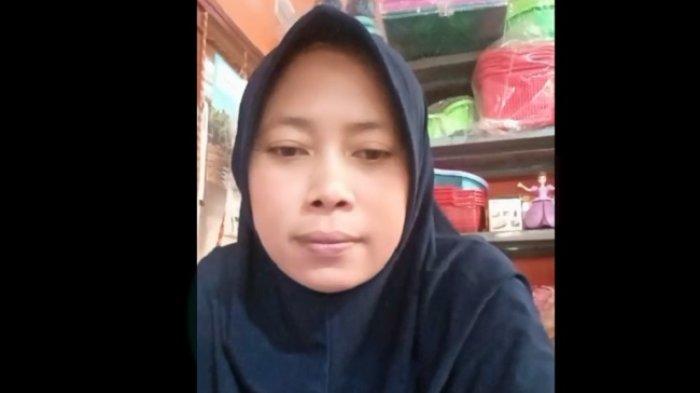 Siti, mantan TKW asal Karawang jatuh sakit dan tetap live TikTok.
