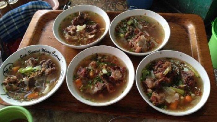 Sop Buntut Mang Endang, salah satu kuliner sop buntut khas Betawi yang legendaris di Bogor.