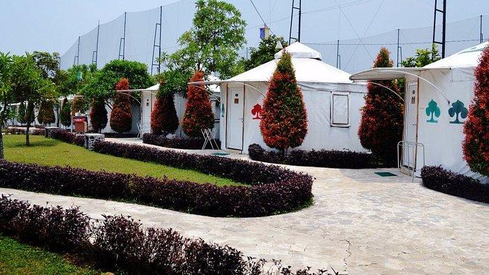 Penginapan ini punya desain yang berbeda dari hotel di Bogor lainnya karena didesain seperti tenda tradisional Suku Indian dan Mongol. 