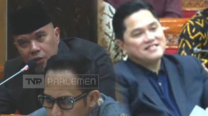 USUL AHMAD DHANI KE PSSI - Ahmad Dhani memberi usul nyeleneh pada Ketum PSSI Erick Thohir. Minta Naturalisasi Pemain di atas 40 Tahun untuk dijodohkan dengan Wanita Indonesia