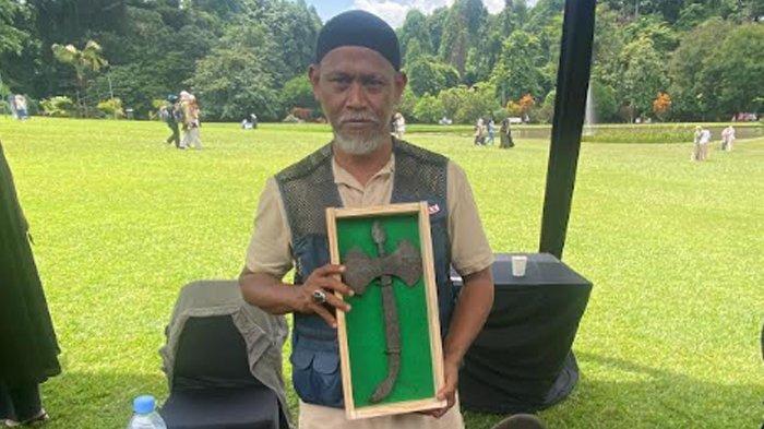 Penampakan Kapak Naga Geni di Kebun Raya Bogor, Terdengar Suara Aneh ...