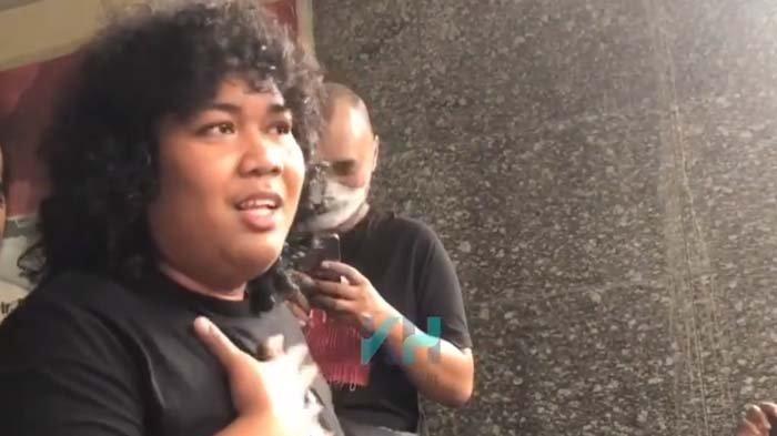 Wajah semringah Marshel Widianto usai diperiksa kasus jual beli konten porno Dea Onlyfans