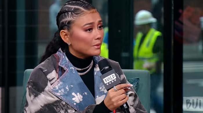 Agnez Mo saat diwawancara media AS