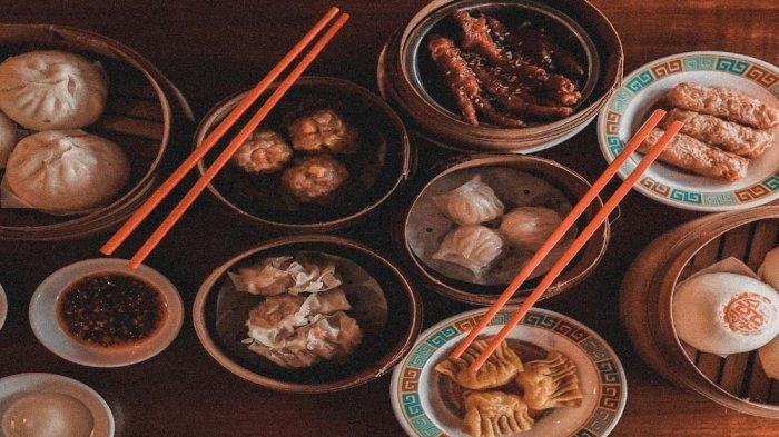 Tempat kuliner di Bogor yang menyajikan berbagai macam makanan ringan hingga berat, yaitu Hawche Dimsum Bar