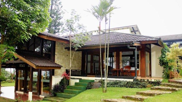 Rekomendasi hotel di Bogor ini ramah anak, kelimanya berada di kawasan wisata Puncak. Pasalnya, hotel-hotel di Bogor ini menawarkan fasilitas yang bikin anak-anak betah, mulai dari playground hingga kolam renang.