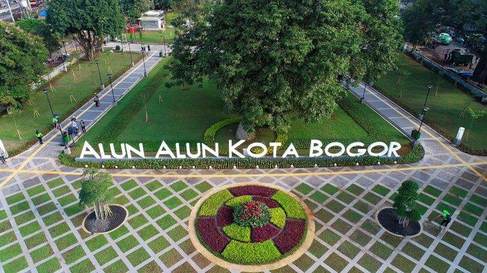 Kota Bogor kini secara resmi memiliki alun-alun. Ruang terbuka di pusat kota yang terintegrasi Stasiun Bogor dan Masjid Agung ini berlokasi di Jalan Kapten Muslihat, Kota Bogor. Gubernur Jawa Barat, Ridwan Kamil bersama Wali Kota Bogor, Bima Arya, Jumat (17/12/2021) melakukan penandatanganan prasasti yang menandai peresmian Alun-Alun Kota Bogor.