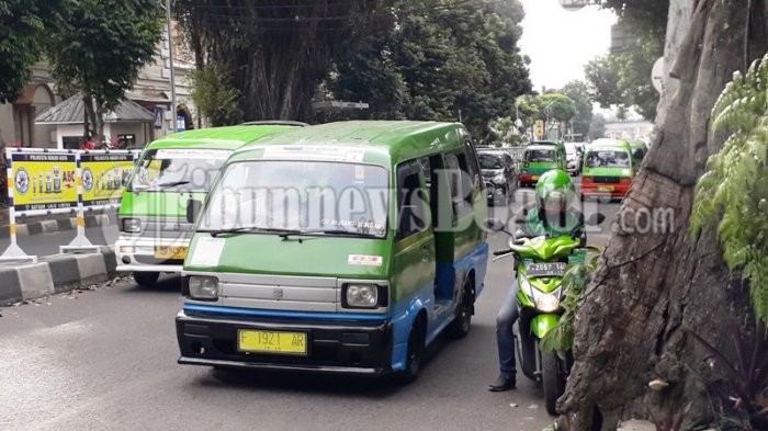 ANGKOT JALUR PUNCAK - Ilustrasi angkot di Jalur Puncak Bogor dilarang beroperasi saat libur Lebaran