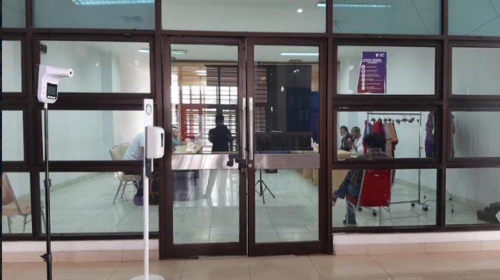 Area akses utama stadion Pakansari sudah dilakukan penerapan protokol kesehatan ketat