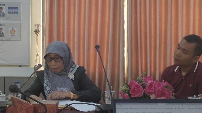 Asniani, guru TK di Kabupaten Muaro Jambi yang diminta mengembalikan uang negara Rp75 juta.