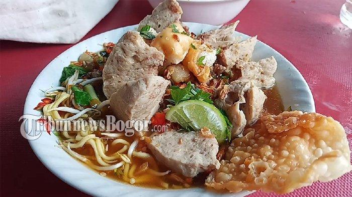 Bakso Gunungkidul (Taichan Bu Iwan) di Pujasera, Asrama Yonif 315 Gunungbatu, Bogor Barat, Kota Bogor.
