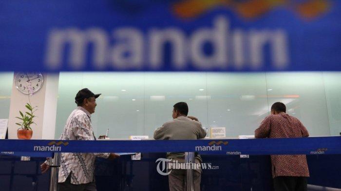 LAYANAN BANK MANDIRI - Suasana layanan di banking hall di cabang Bank Mandiri Plaza Mandiri, Jalan Gatot Subroto, Jakarta Selatan, Rabu (2/1). Dari Rp13,73 triliun Dana yang disiapkan Bank Mandiri untuk mengantisipasi kenaikan kebutuhan masyarakat pada liburan natal dan tahun baru 2019 kemarin, Bank Mandiri mencatat realisasi penyerapan sebesar Rp11,72 triliun.