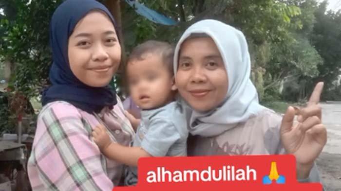 Kelincahan 2 bayi tertukar dibanding-bandingi. Momen anak pertama Siti Mauliah gendong adik kandungnya jadi perbincangan sebab wajahnya yang mirip