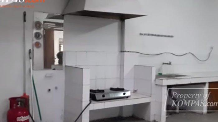 VIRAL PEMAIN SIRKUS: Tangkapan layar inilah penampakan bunker yang disebut sebagai tempat penyiksaan mantan pemain sirkus OCI di rumah bos Taman Safari, Cisarua, Bogor, disadur pada Sabtu (26/4/2025).