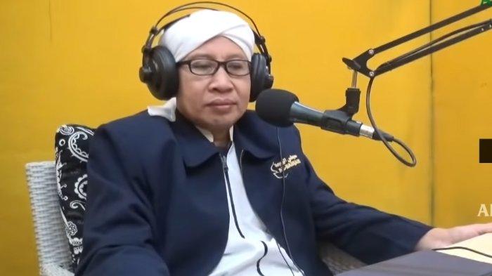 Wanita muslimah yang make up tebal saat bekerja, apakah harus menghapus seluruh dandanannya ketika berwudhu dan hendak sholat? ini kata Buya Yahya