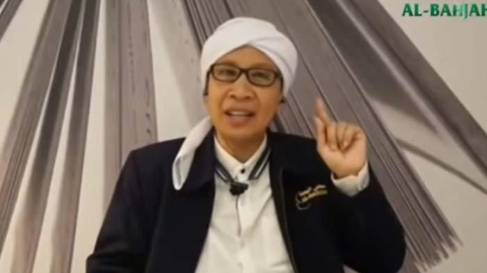 Pendakwah Buya Yahya menjelaskan hukumnya dalam islam jika kaum muslimin sholat tapi memakai minyak wangi berbahan alkohol.