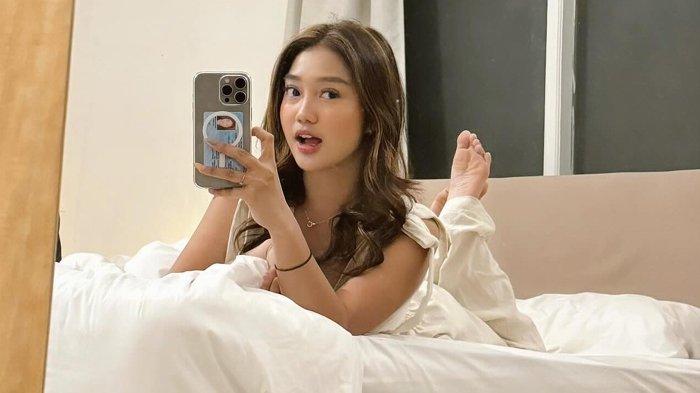 Heboh netizen menyoroti akun official Chandrika Chika aktif di media sosial menyukai postingan yang baru diunggah. Padahal diketahui netizen, Chika masih dipenjara atas kasus narkoba