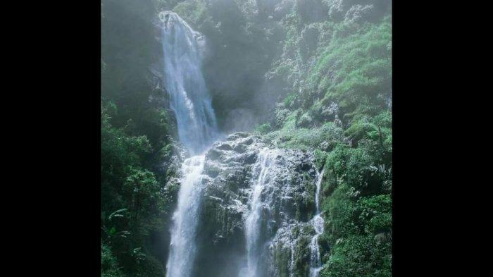Rekomendasi tempat wisata curug di Bogor yang kealamiannya masih terjaga, salah satunya Curug Cibadak yang suguhkan pemandangan alam di kaki Gunung Salak.