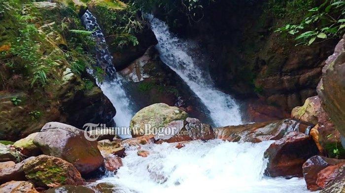 Curug Kembar tempat wisata yang berada di Kampung Cibeureum, Desa Cibadak, Kecamatan Sukamakmur, Bogor.