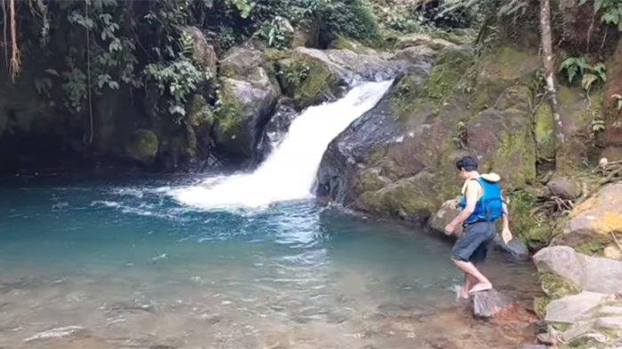 Curug Orok memiliki terjunan air setinggi +4 meter dengan kolam terjunan air yang cukup luas dan dalam, sehingga tempat wisata Bogor ini cocok untuk direnangi.